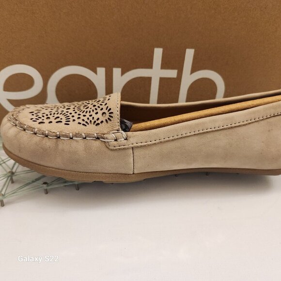 Earth "Carmen" Loafers. NIB. Size 5. Color is called Light Natural - Picture 5 of 10